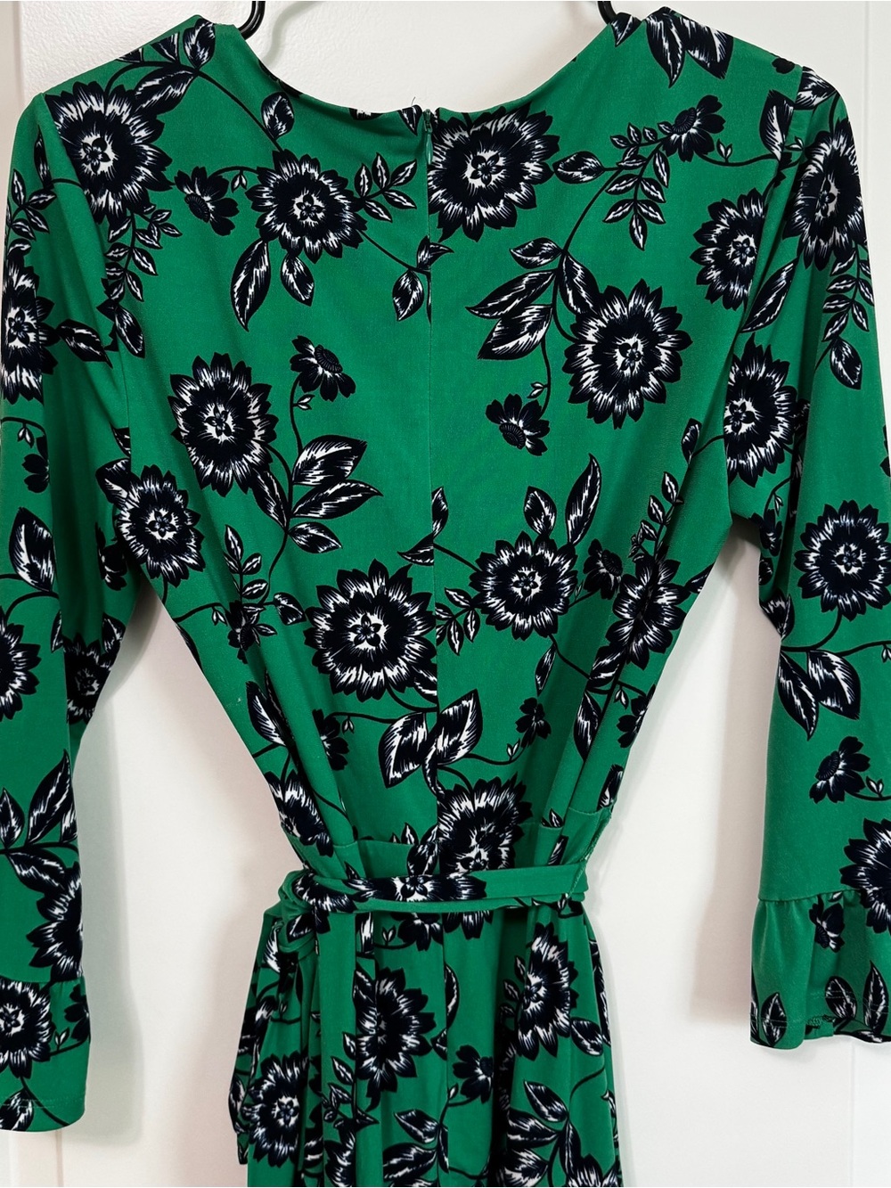 Eliza J Green Floral Faux Wrap Bell Sleeve Dress Size 10 Tie Waist Ruffle Hem - Picture 9 of 13